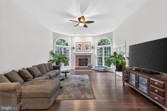 8020 AMSTERDAM CT, Gainesville, VA 20155