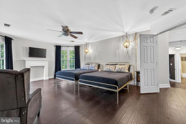 8020 AMSTERDAM CT, Gainesville, VA 20155