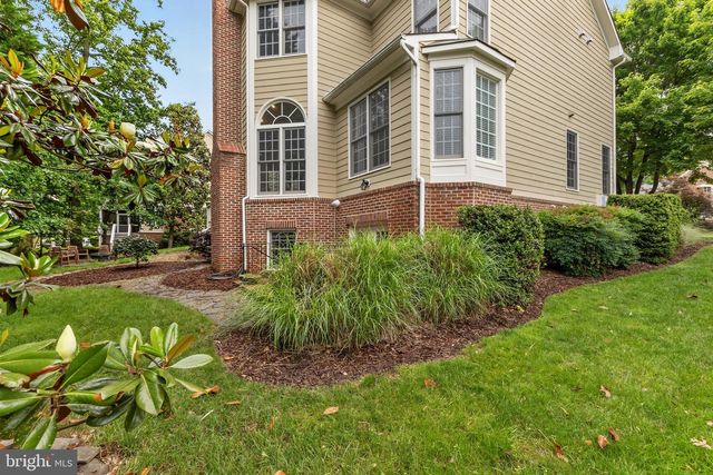 8020 AMSTERDAM CT, Gainesville, VA 20155