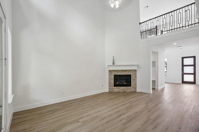 205 Wyndemere Drive, Montgomery, TX 77356