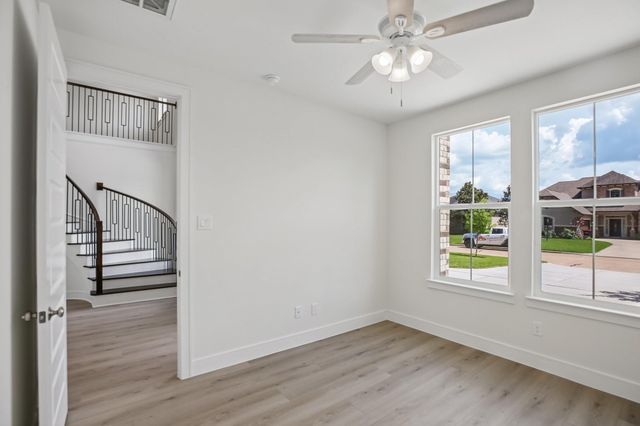 205 Wyndemere Drive, Montgomery, TX 77356