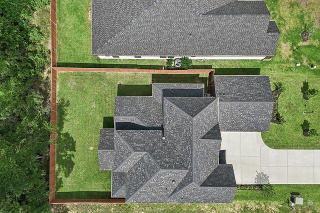 205 Wyndemere Drive, Montgomery, TX 77356