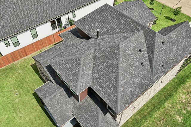 205 Wyndemere Drive, Montgomery, TX 77356
