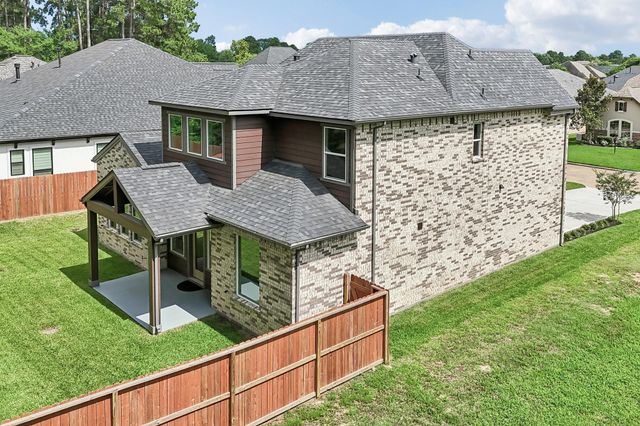 205 Wyndemere Drive, Montgomery, TX 77356