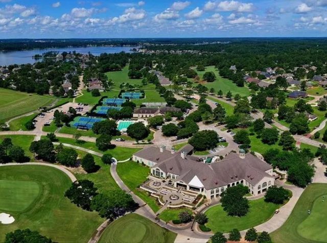 205 Wyndemere Drive, Montgomery, TX 77356