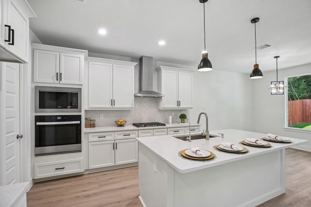 205 Wyndemere Drive, Montgomery, TX 77356