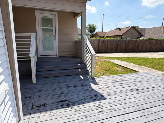 1126 Ryon St A, Houston, TX 77009