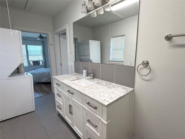 1126 Ryon St A, Houston, TX 77009