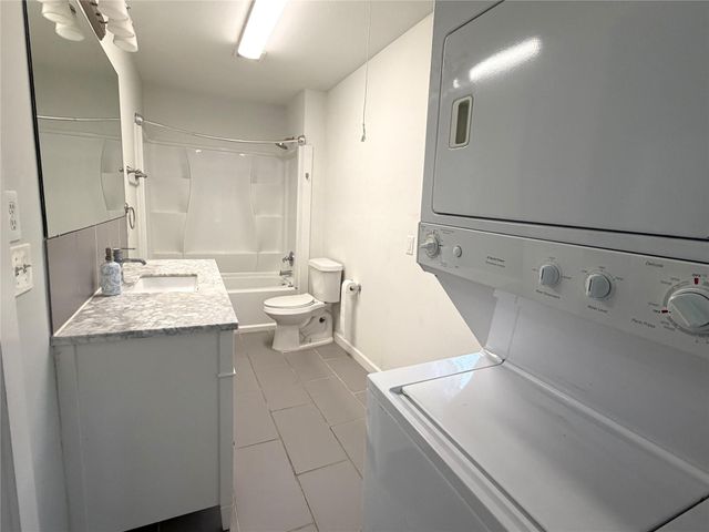 1126 Ryon St A, Houston, TX 77009