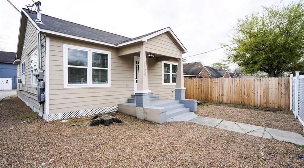 1126 Ryon St A, Houston, TX 77009