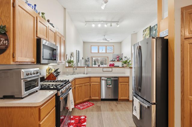 3909 93rd Avenue N, Brooklyn Park, MN 55443