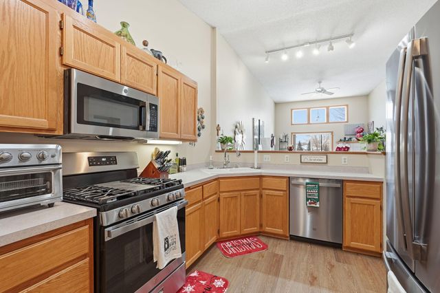 3909 93rd Avenue N, Brooklyn Park, MN 55443