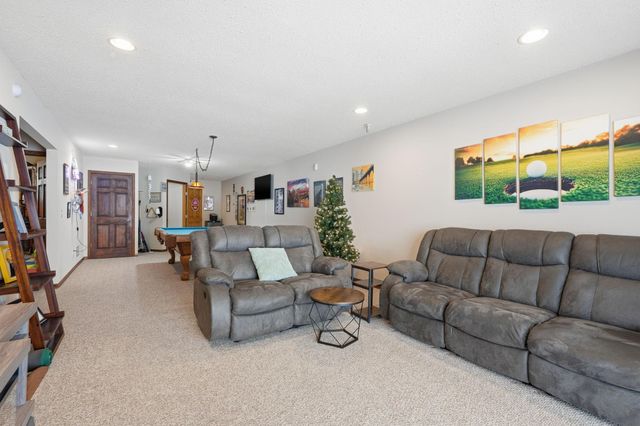 3909 93rd Avenue N, Brooklyn Park, MN 55443