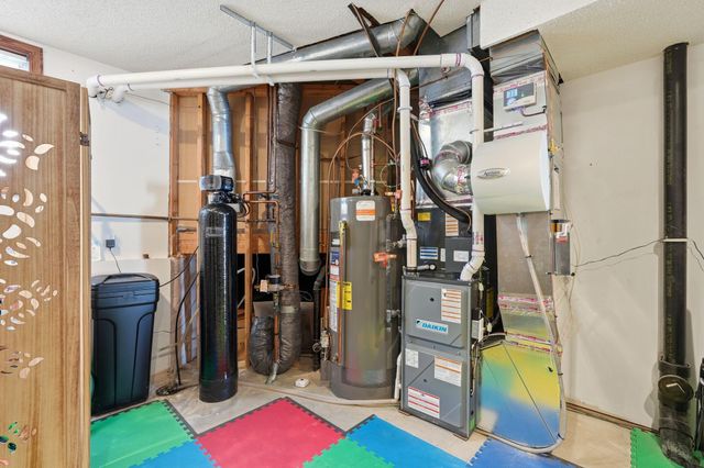 3909 93rd Avenue N, Brooklyn Park, MN 55443