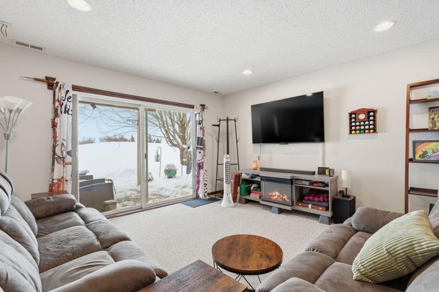 3909 93rd Avenue N, Brooklyn Park, MN 55443