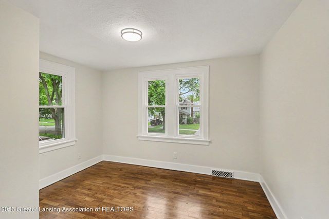 821 N Verlinden Avenue, Lansing, MI 48915