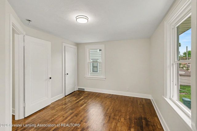 821 N Verlinden Avenue, Lansing, MI 48915
