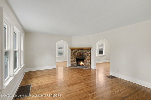 821 N Verlinden Avenue, Lansing, MI 48915