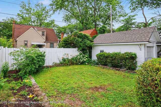 821 N Verlinden Avenue, Lansing, MI 48915