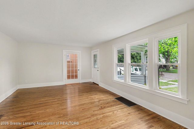 821 N Verlinden Avenue, Lansing, MI 48915