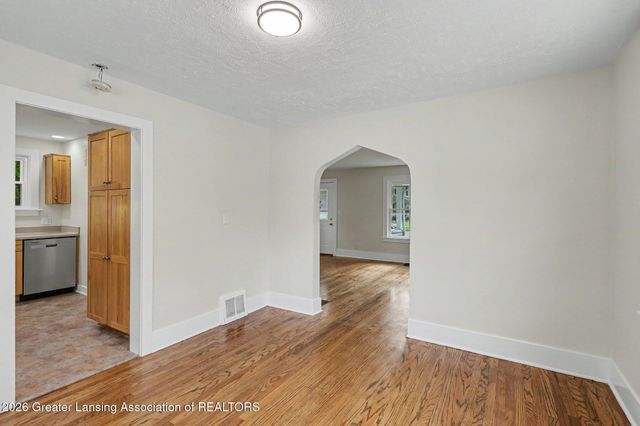 821 N Verlinden Avenue, Lansing, MI 48915