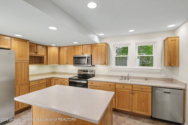 821 N Verlinden Avenue, Lansing, MI 48915