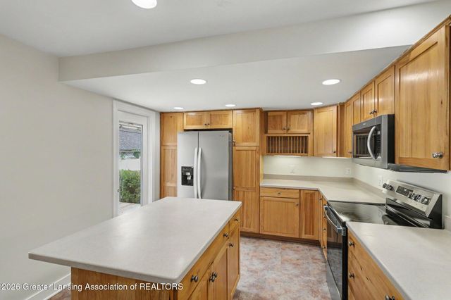 821 N Verlinden Avenue, Lansing, MI 48915