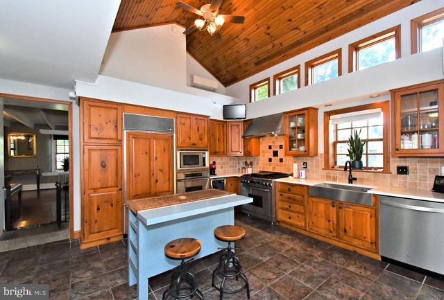 381 HOLLAND RD, Holland, PA 18966