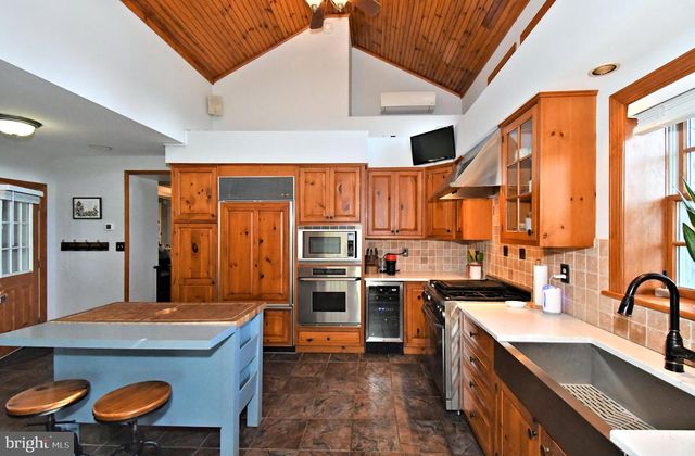 381 HOLLAND RD, Holland, PA 18966