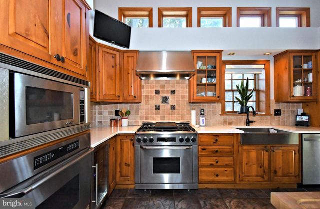 381 HOLLAND RD, Holland, PA 18966