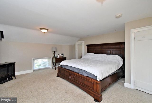 381 HOLLAND RD, Holland, PA 18966