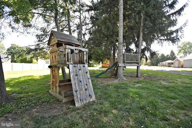 381 HOLLAND RD, Holland, PA 18966