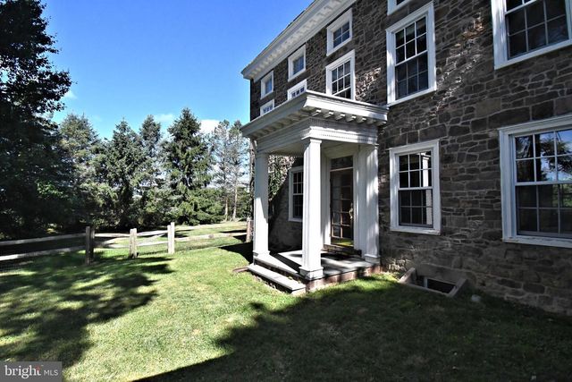 381 HOLLAND RD, Holland, PA 18966