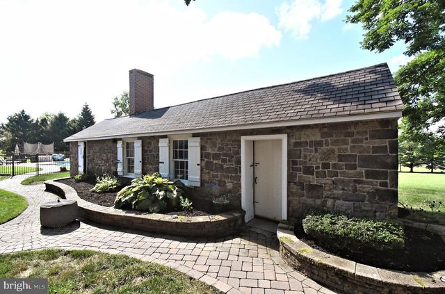 381 HOLLAND RD, Holland, PA 18966