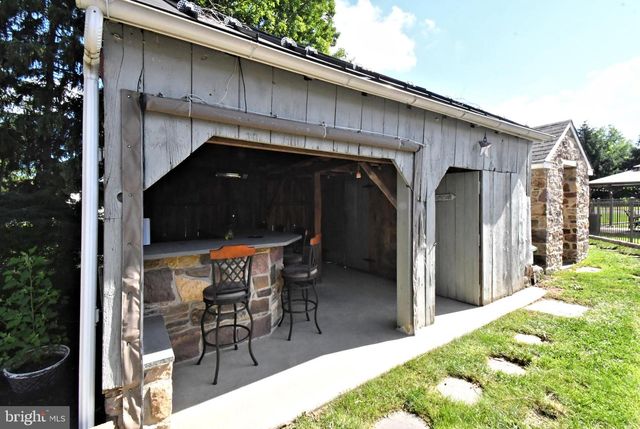 381 HOLLAND RD, Holland, PA 18966