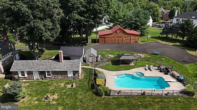 381 HOLLAND RD, Holland, PA 18966