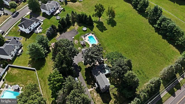 381 HOLLAND RD, Holland, PA 18966