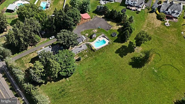 381 HOLLAND RD, Holland, PA 18966