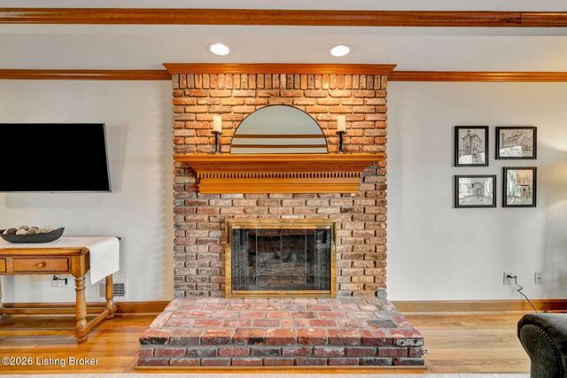 839 Lake Forest Pkwy, Louisville, KY 40245