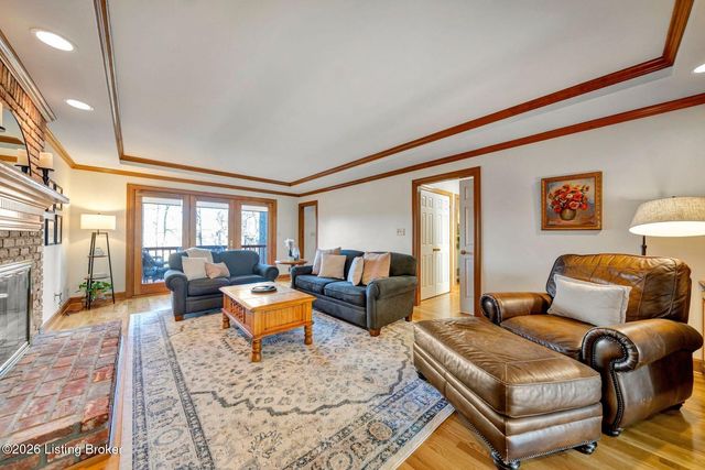 839 Lake Forest Pkwy, Louisville, KY 40245