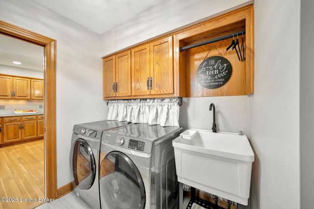 839 Lake Forest Pkwy, Louisville, KY 40245