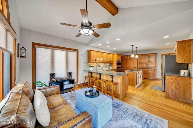 839 Lake Forest Pkwy, Louisville, KY 40245