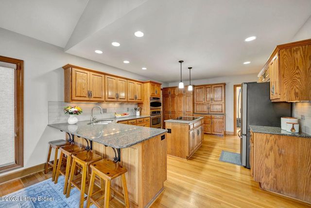 839 Lake Forest Pkwy, Louisville, KY 40245