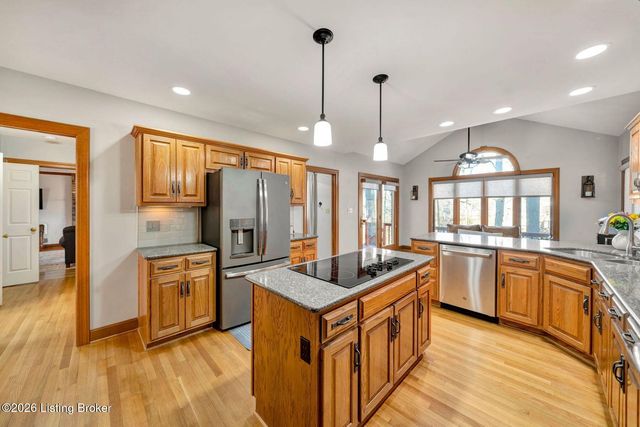 839 Lake Forest Pkwy, Louisville, KY 40245