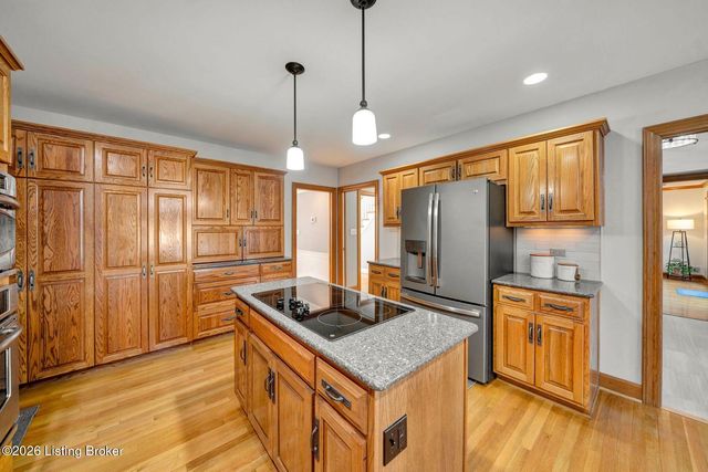 839 Lake Forest Pkwy, Louisville, KY 40245