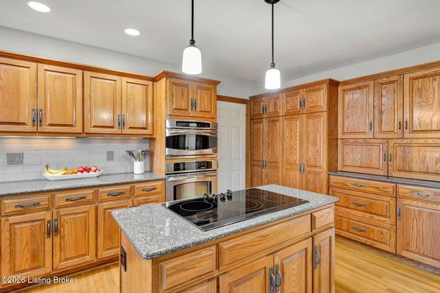 839 Lake Forest Pkwy, Louisville, KY 40245