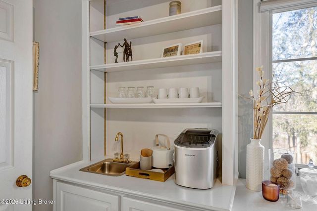 839 Lake Forest Pkwy, Louisville, KY 40245