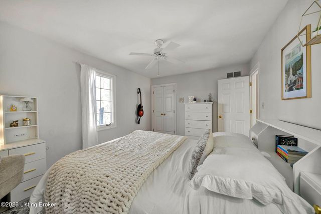 839 Lake Forest Pkwy, Louisville, KY 40245