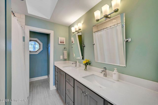 839 Lake Forest Pkwy, Louisville, KY 40245