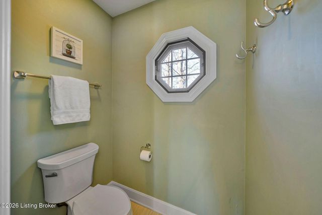 839 Lake Forest Pkwy, Louisville, KY 40245